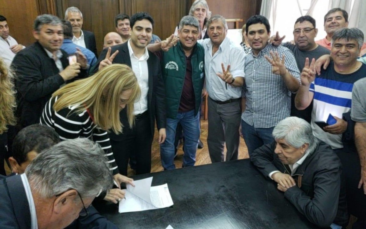 Moyano anunció que consiguió un 40,5% en las paritarias para Camioneros y levantó el paro