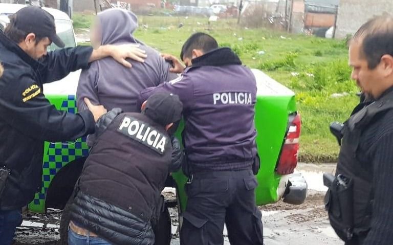 Una pareja fue detenida en Berisso acusados de golpear y robar a una jubilada