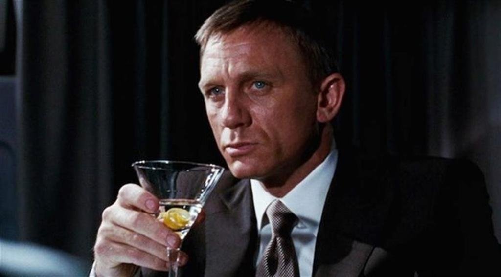 Demasiados martinis: emocionado y alcoholizado, Daniel Craig brindó por el final de Bond