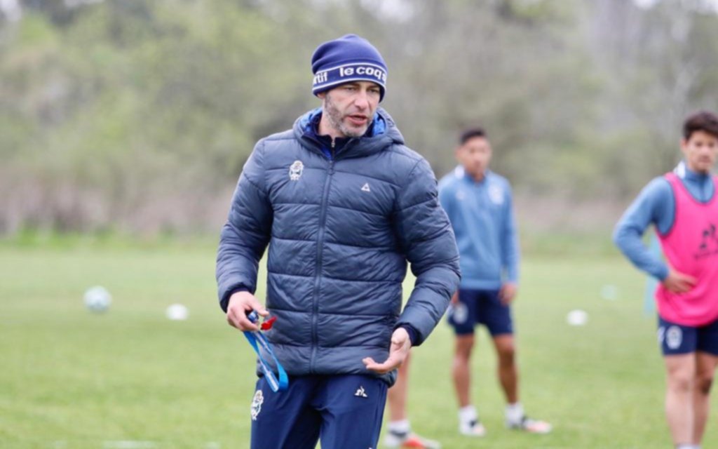 El Lobo entenó con Méndez y Maradona madura la idea de recortar el plantel