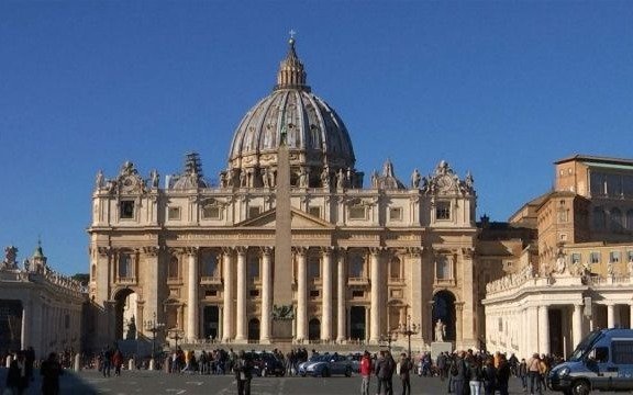 Un nuevo escándalo sacude al Vaticano: investigan un presunto fraude financiero