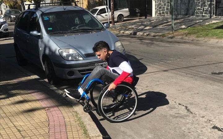 Una ciudad más “amigable” con los discapacitados, el pedido de un joven que resonó en las redes