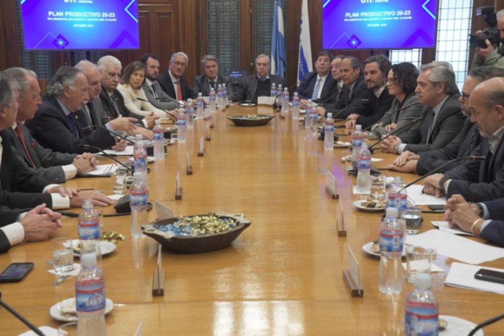 Alberto F. habló con la UIA de reforma impositiva pero advirtió sobre el déficit