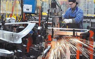 La actividad industrial bajó 6,4% y la construcción 5,9% durante agosto
