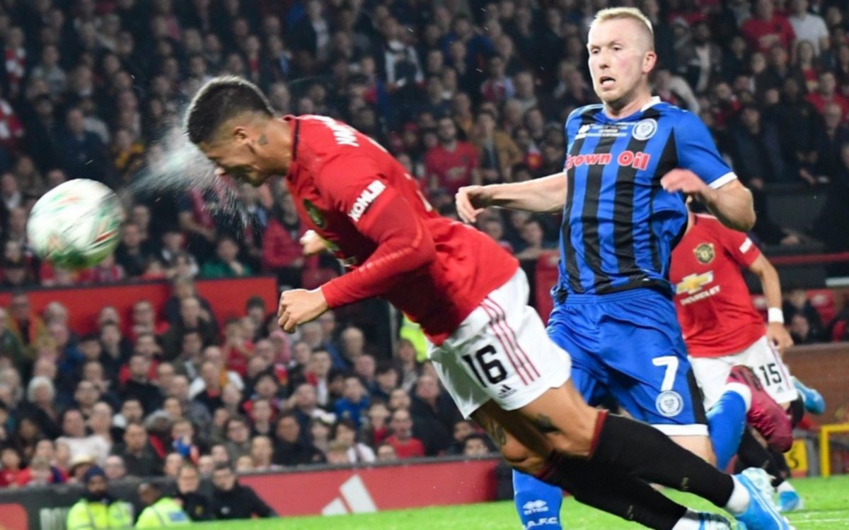 Marcos Rojo fue titular en el empate del United con AZ Alkmaar en Holanda