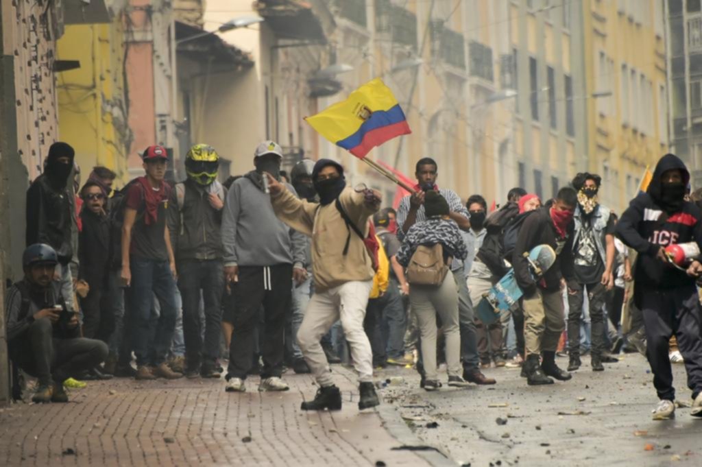 Estado de excepción en Ecuador por huelgas y protestas tras la fuerte suba en los combustibles