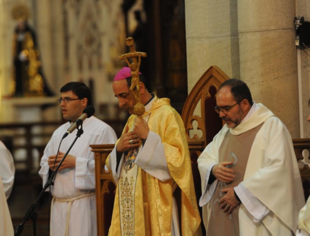 En la Catedral ya se luce el bastón que el Papa Francisco le regaló a La Plata