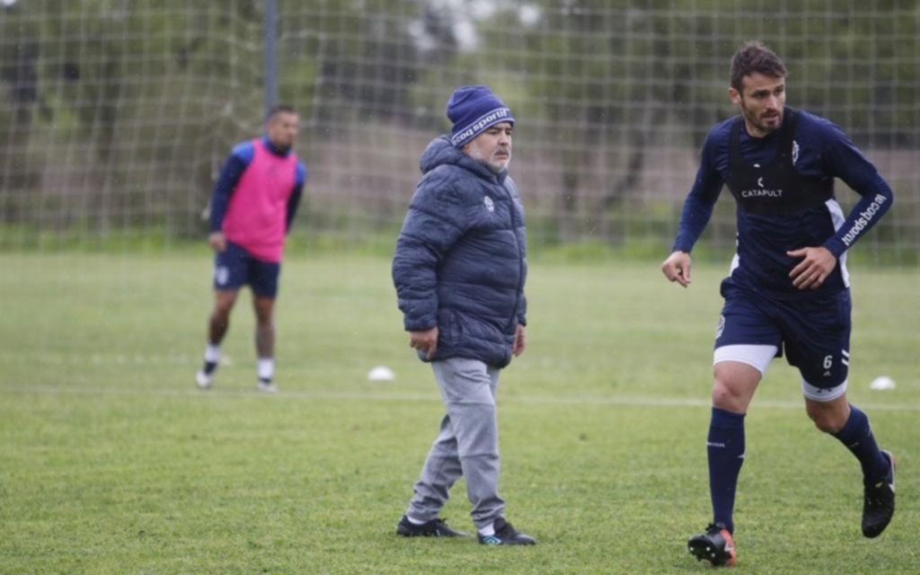 Maradona borró a Spinelli y ya definió la lista de concentrados para Godoy Cruz