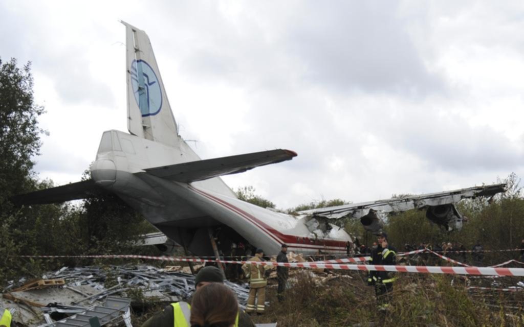 Cinco muertos tras estrellarse un avión carguero en Ucrania