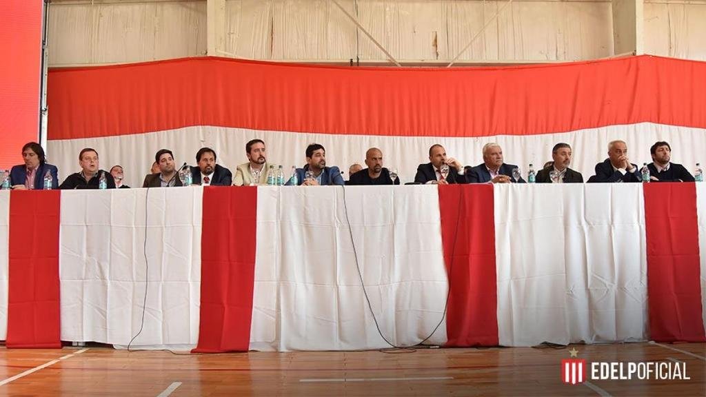 La CD de Estudiantes le presenta los números del balance a los socios en la Asamblea General