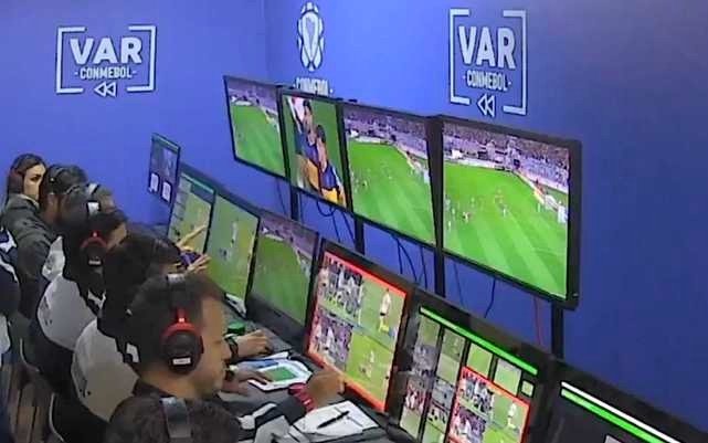La particular visión sobre el VAR de un director técnico de la Superliga