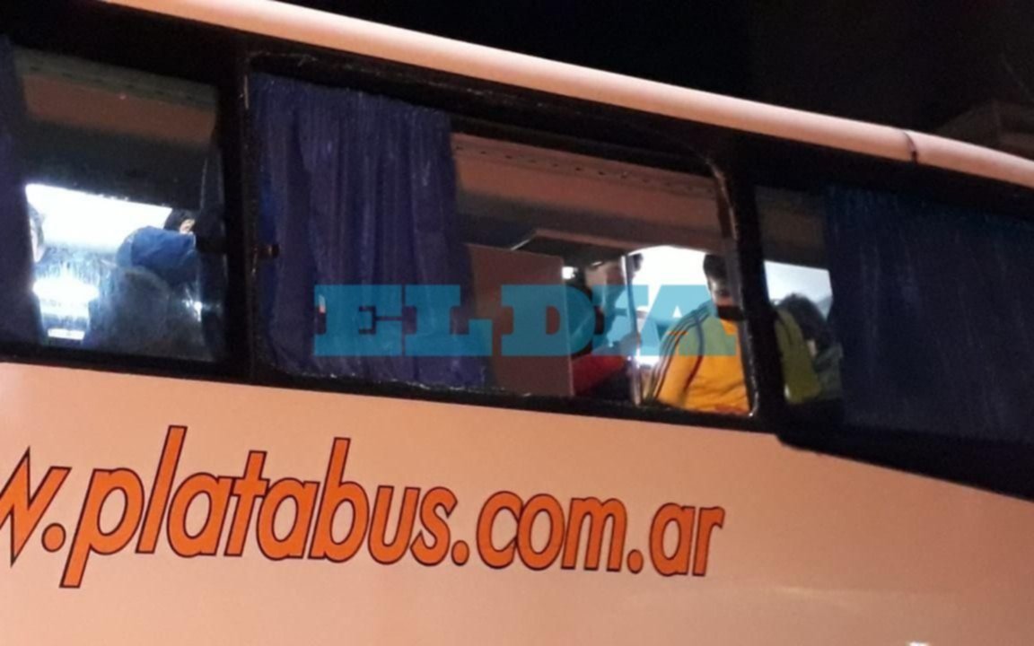 Atacaron a pedradas a un micro con alumnos de la Escuela Italiana en la Autopista