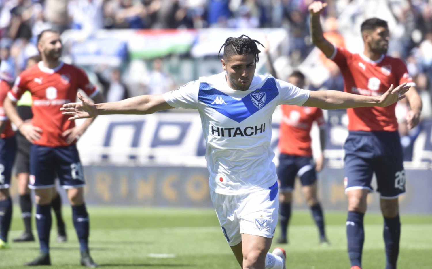 Vélez se hizo fuerte en Liniers y le dio otro cachetazo a Independiente