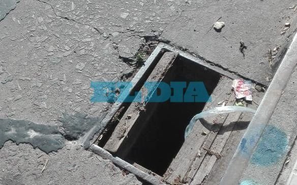 Advierten por alcantarilla sin tapa en 2 y 35