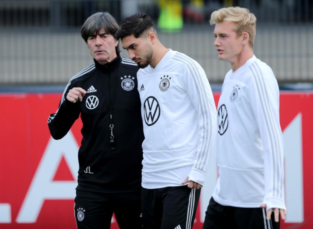 Löw se inclinó por el recambio generacional ante las bajas por lesión
