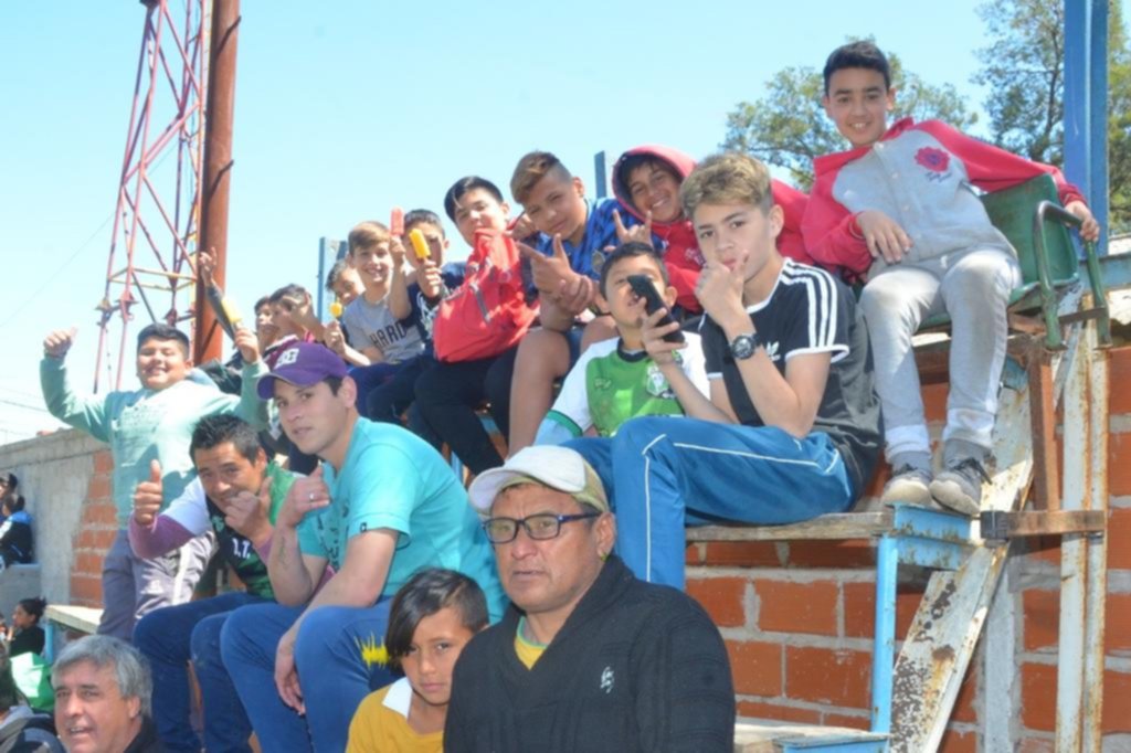 Los Pinos tuvo el aliento de grandes y chicos