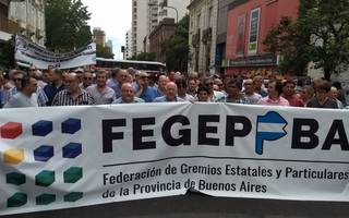Estatales bonaerenses reclaman por paritarias y comienzan con retenciones de tareas