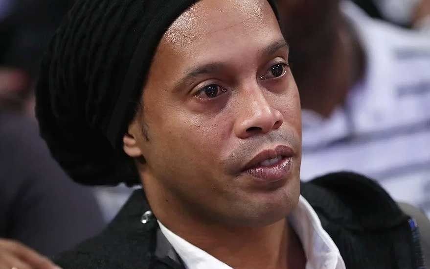 Ronaldinho complicado: deberá explicar su relación con una empresa investigada