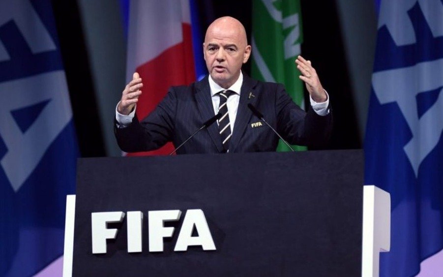 "Con el VAR, el fútbol es más bonito, justo y limpio", aseguró el presidente de la FIFA