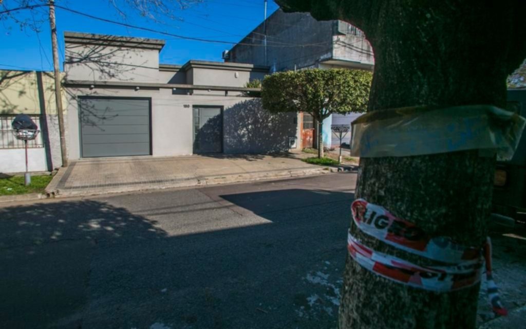 Tras múltiples allanamientos, demoran en Berisso a un menor acusado de matar al repartidor