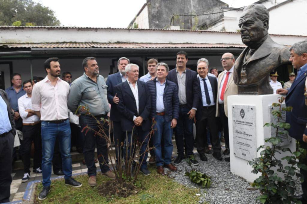 Entronizan un busto de Hipólito Yrigoyen en la isla Martín García