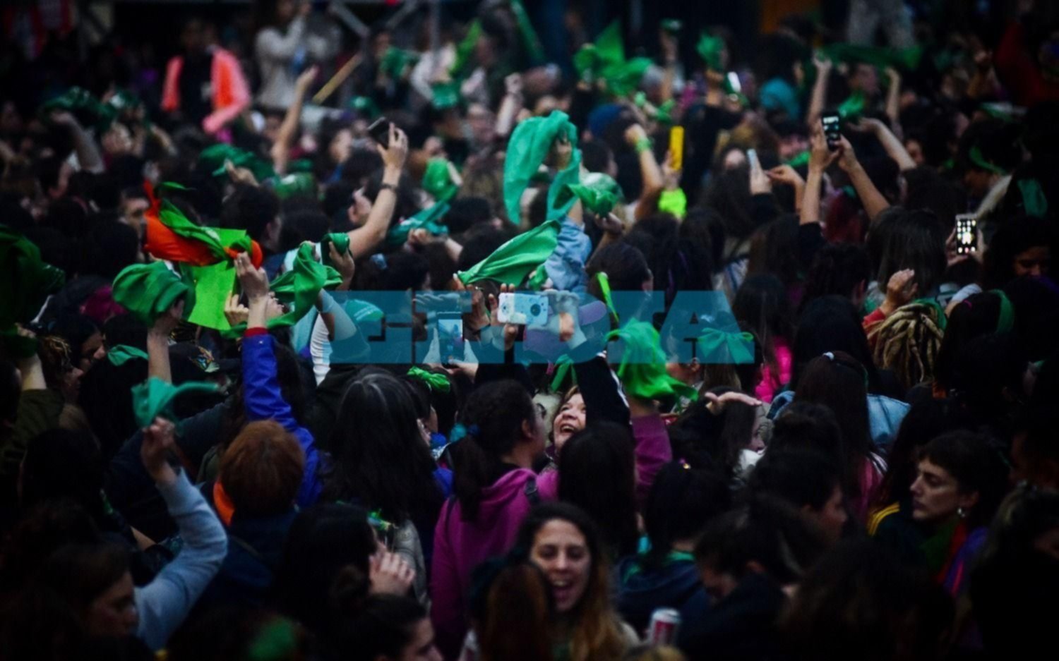 Un pañuelazo en 7 y 50 para reclamar por la ley de aborto legal