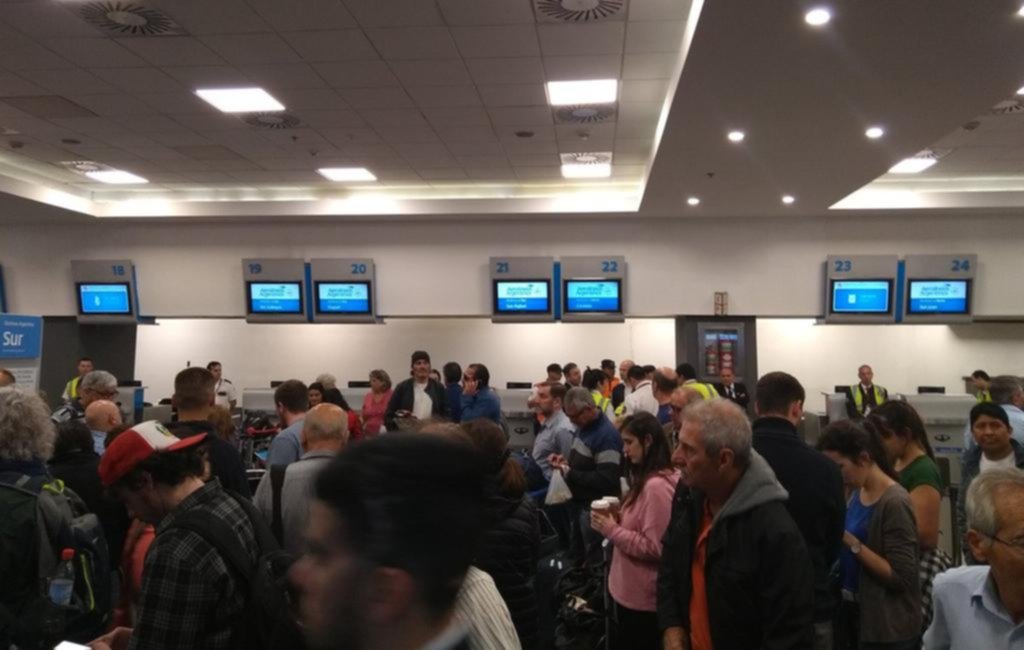 Alerta roja y vuelos cancelados en el aeropuerto de Ezeiza