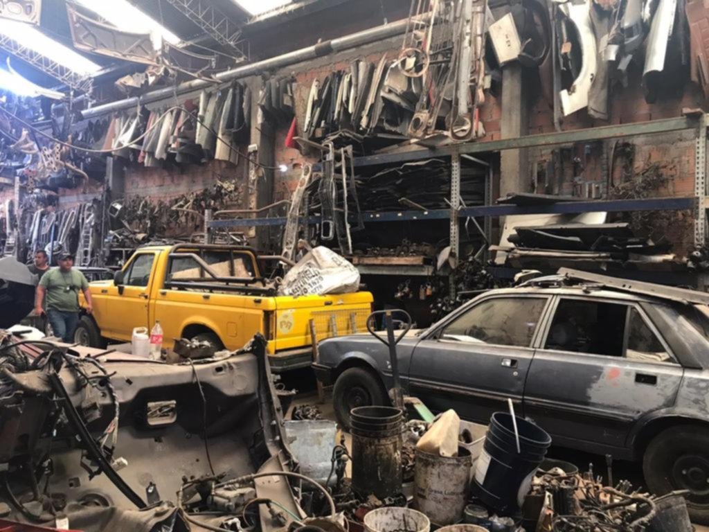 Buscan desarmar un negocio ilegal basado en el robo de 160 autos por mes en la Región