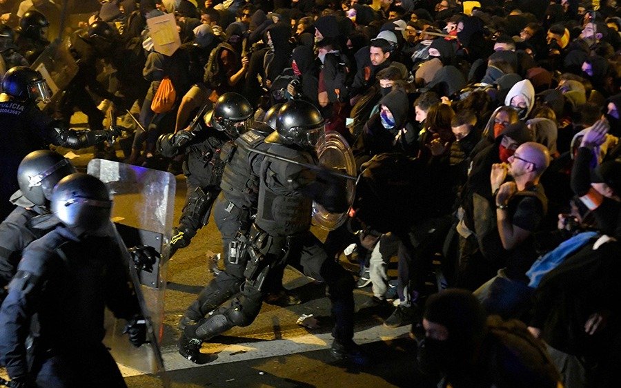 Nuevos disturbios en Cataluña por las condenas a los líderes separatistas