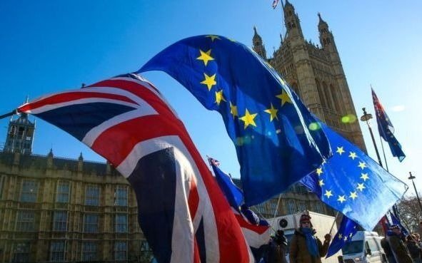 Reino Unido y la UE ultiman la negociación del Brexit en tiempo de descuento