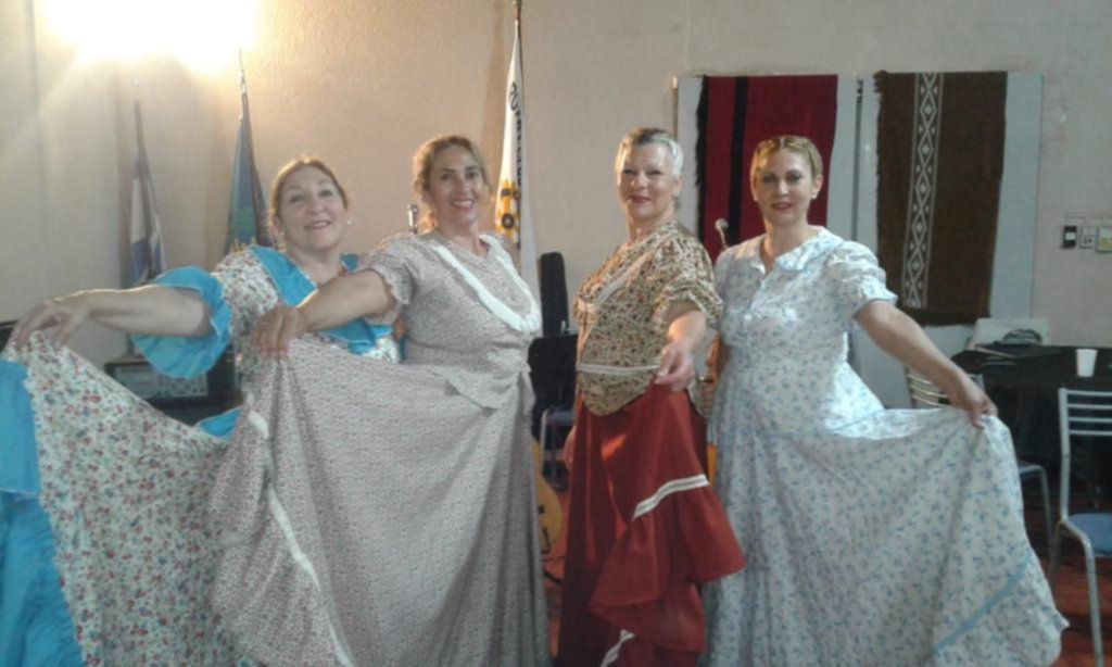 Una noche a puro folklore y baile en la peña solidaria del Rotary de City Bell