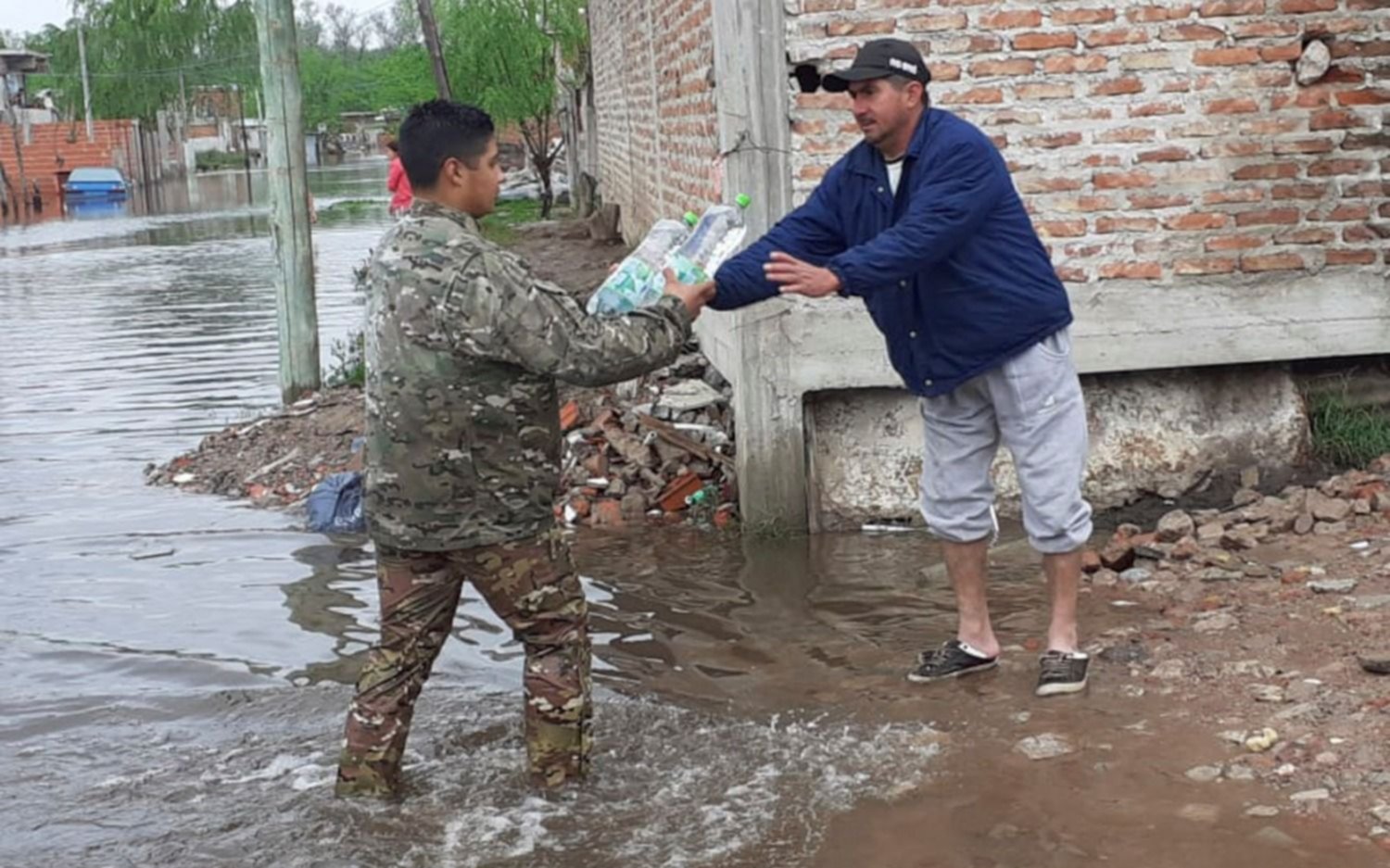 Inundaciones en La Matanza: Magario le reclama a Vidal por el gasto en la ayuda a los damnificados