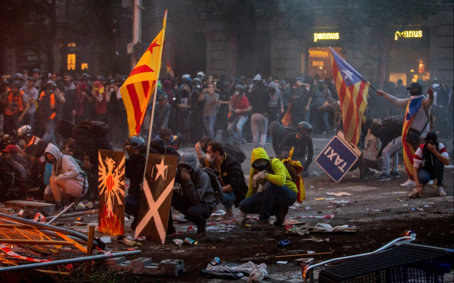Barcelona despierta con cicatrices tras una noche de fuerte violencia