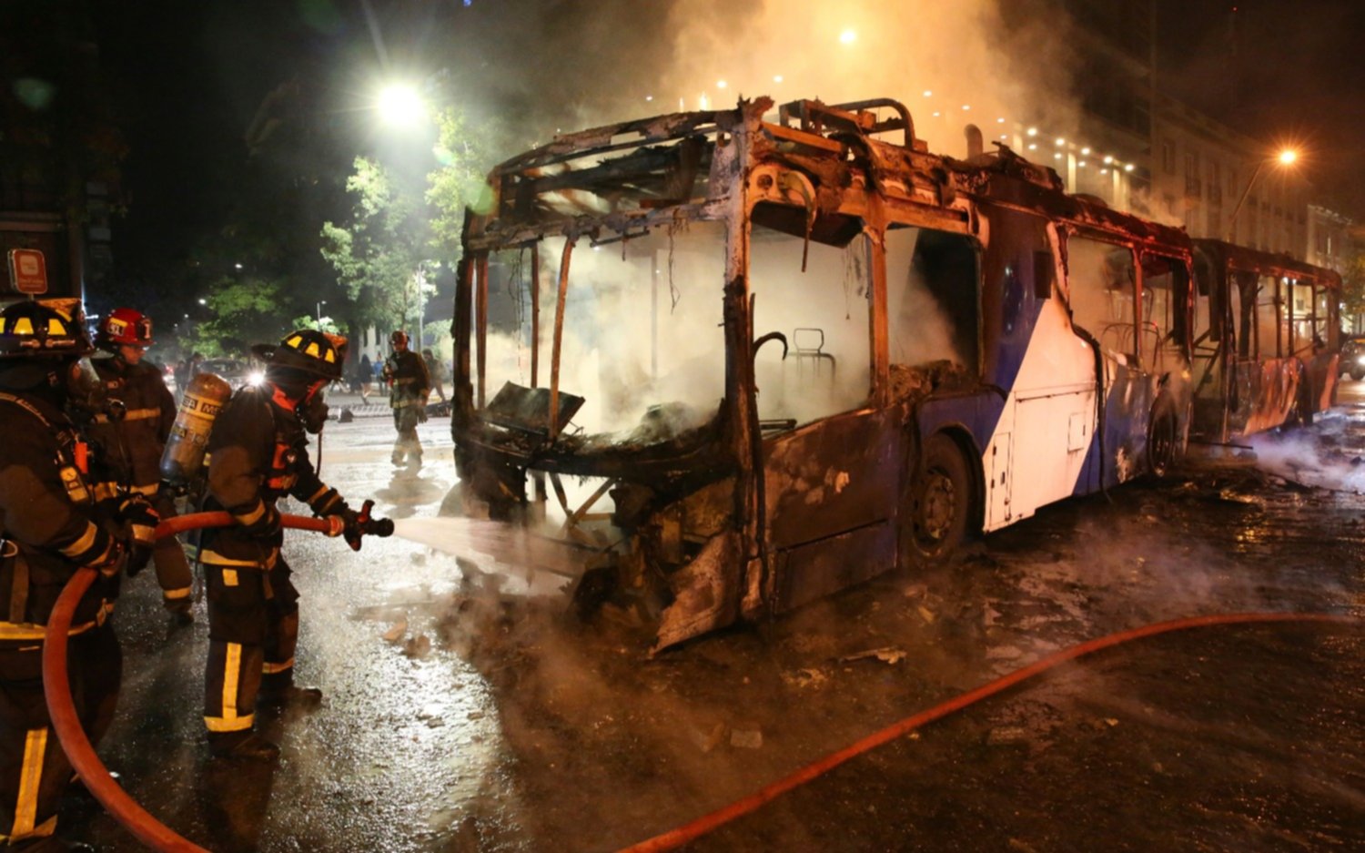Piñera militariza parte de la capital de Chile por las violentas protestas