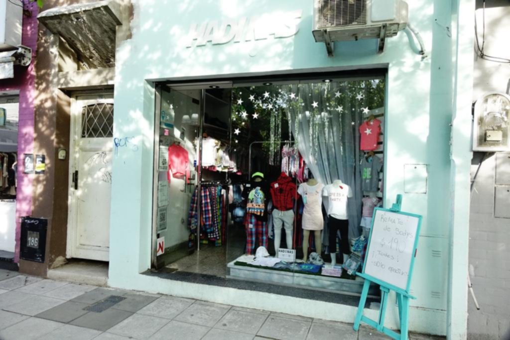 Ladrones y vándalos siguen al acecho de los comercios del centro de City Bell