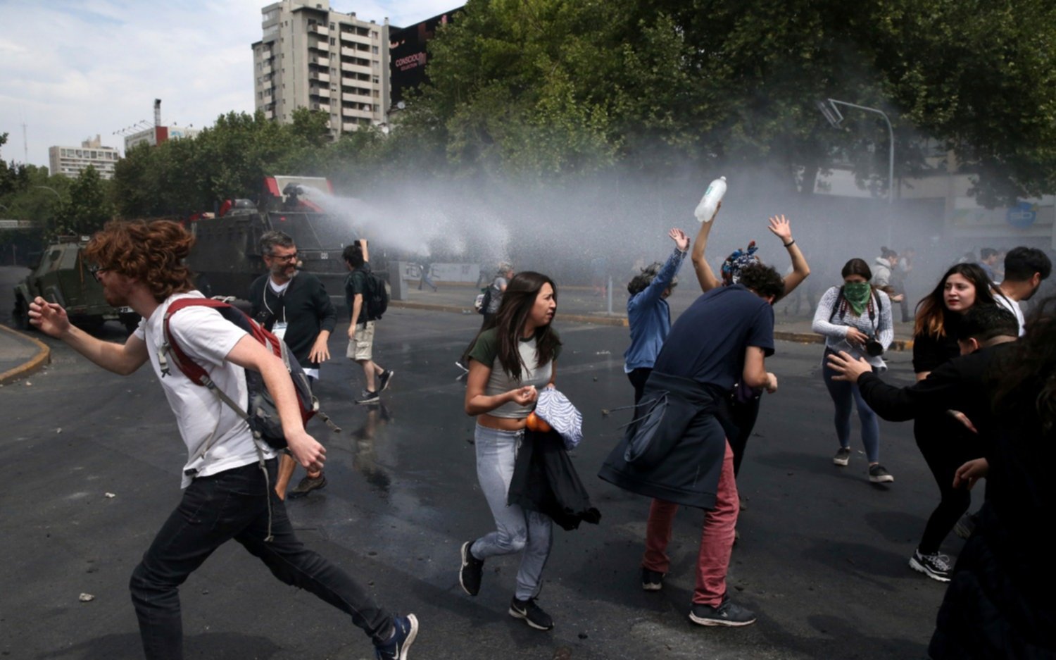 Tensión en Chile: renuevan el toque de queda tras los disturbios que dejaron ocho muertos