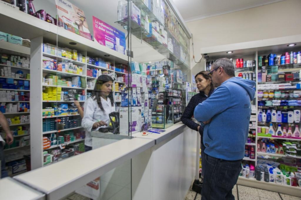 Una deuda millonaria pone en riesgo la atención en farmacias a afiliados al IOMA