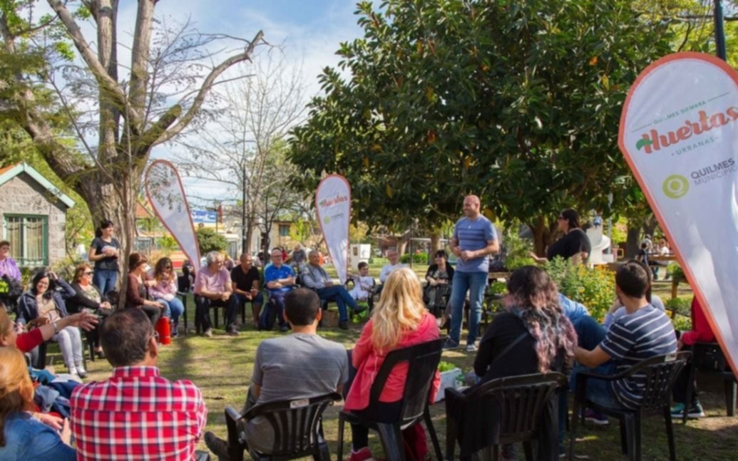 Huertas educativas en plazas de Quilmes