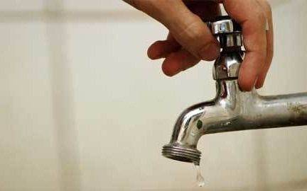 Trabajos de emergencia afectan el servicio de agua en Quilmes Este