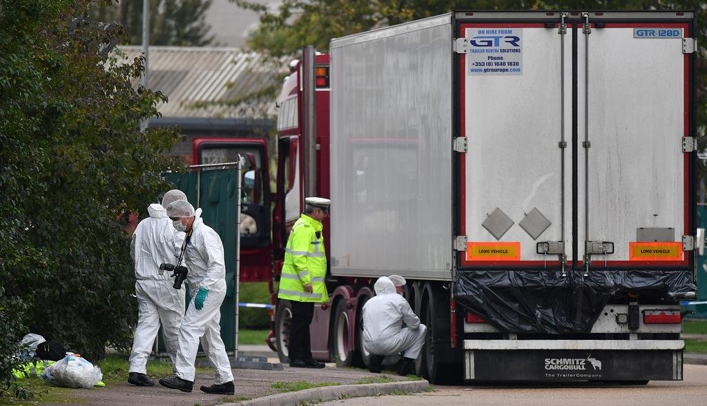 Reino Unido: hallan 39 cadáveres en un camión frigorífico