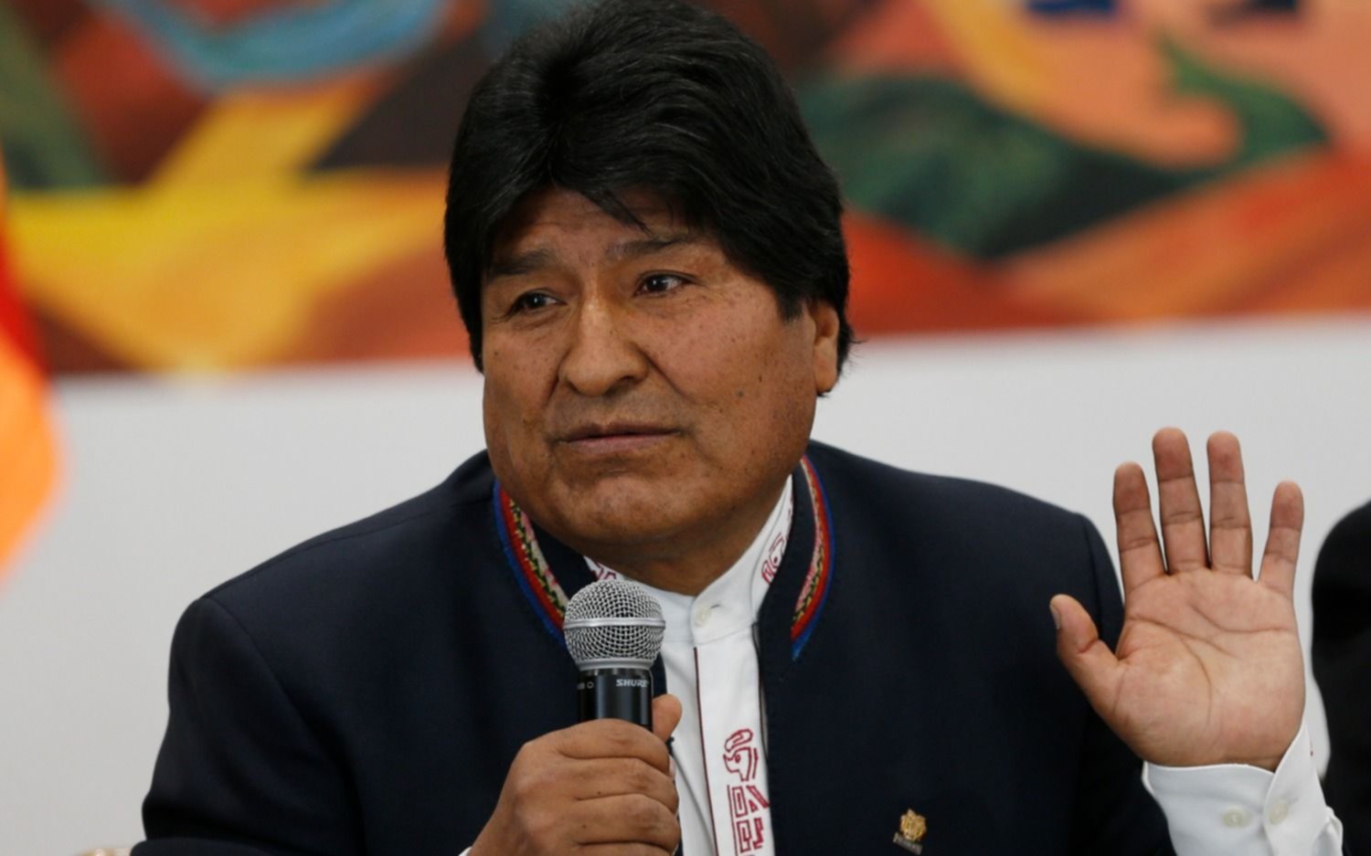 Evo Morales se impone en primera vuelta en las elecciones de Bolivia, según cómputos oficiales