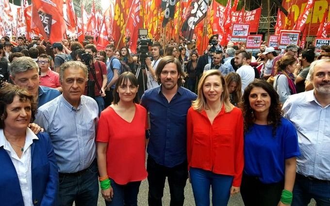 Del Caño afirmó que "la lucha en Chile marca el camino para enfrentar el ajuste en Argentina"