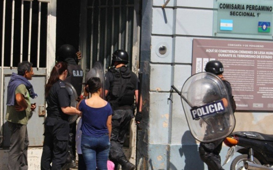 Piden entre 9 y 15 años de prisión para seis policías por la muerte de siete presos 