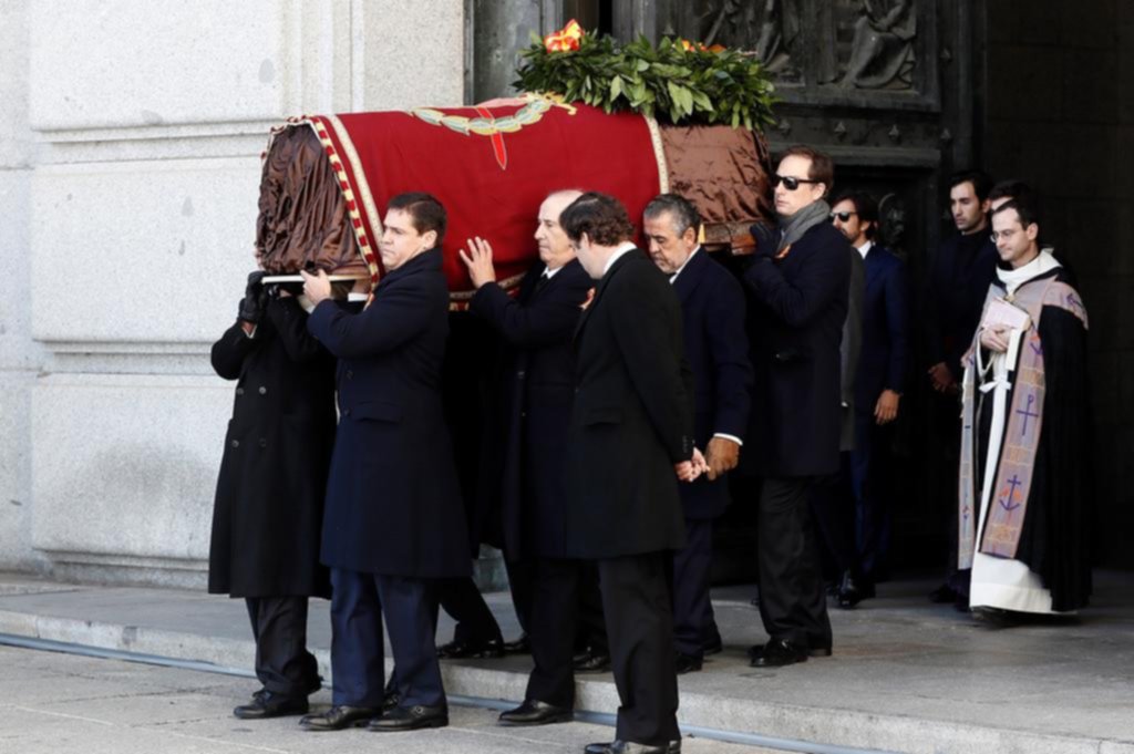 España completó la exhumación del dictador Francisco Franco