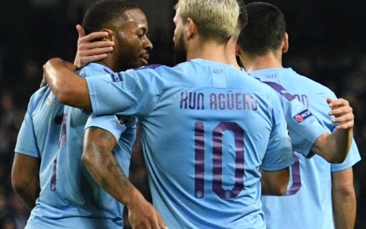 El City, de Agüero y Otamendi, goleó a Aston Villa y es escolta del Liverpool 
