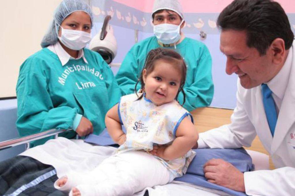 Murió la “niña sirena”, cuyo caso conmovió al mundo