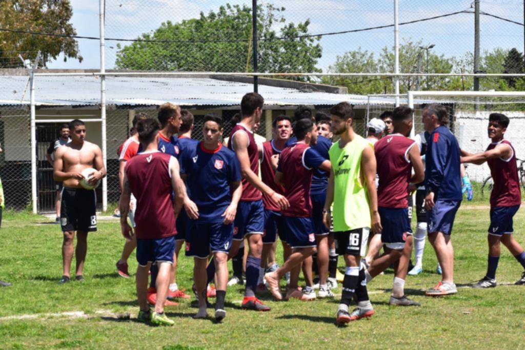 Estrella-Camba, un amistoso que no pudo terminar por la fricción y el juego brusco