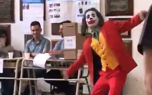 Votó el Guasón y protagonizó uno de los momentos más insólitos