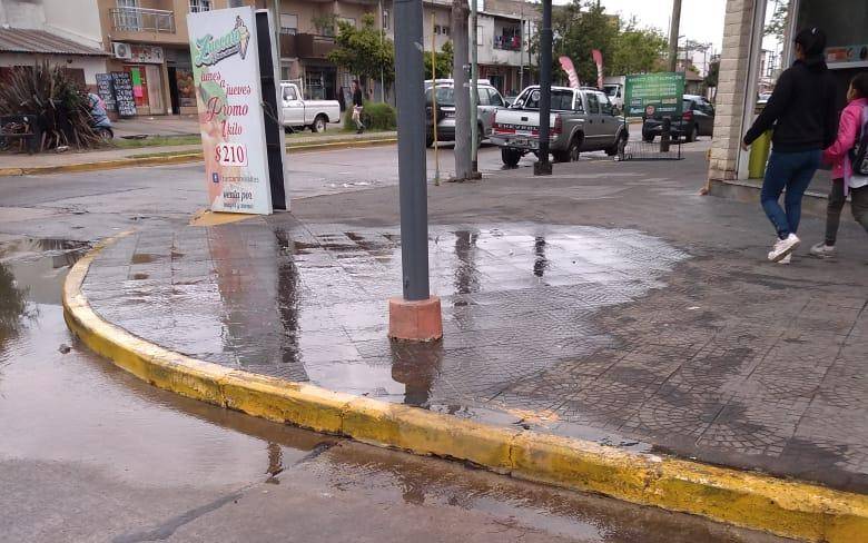 Reclamo por un desborde cloacal en Tolosa