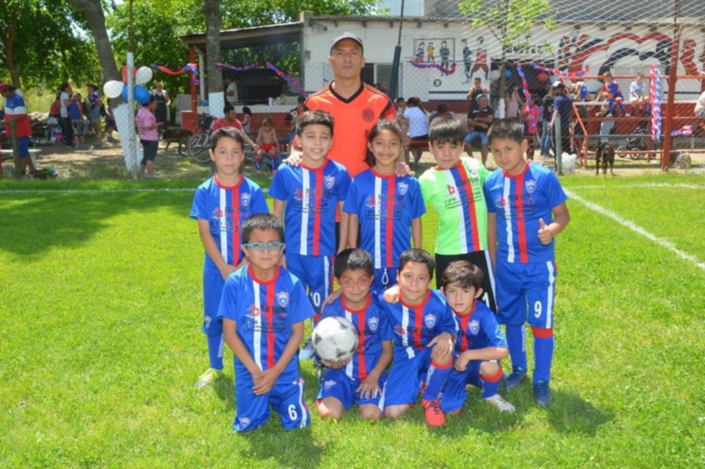 Todo es fiesta cada vez que juegan los pibes de Santiagueños
